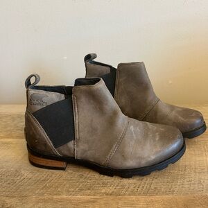 Sorel Emelie H2O Chelsea Boots in Taupe Womens Size 6.5